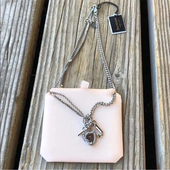 💕 TRADED💕Juicy Couture Vintage Y2K Crystal Crest & Key Necklace - Picture 2 of 2